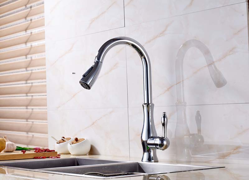 Rubinetto per lavello da cucina con rotazione a 360 gradi e estrazione ad arco alto