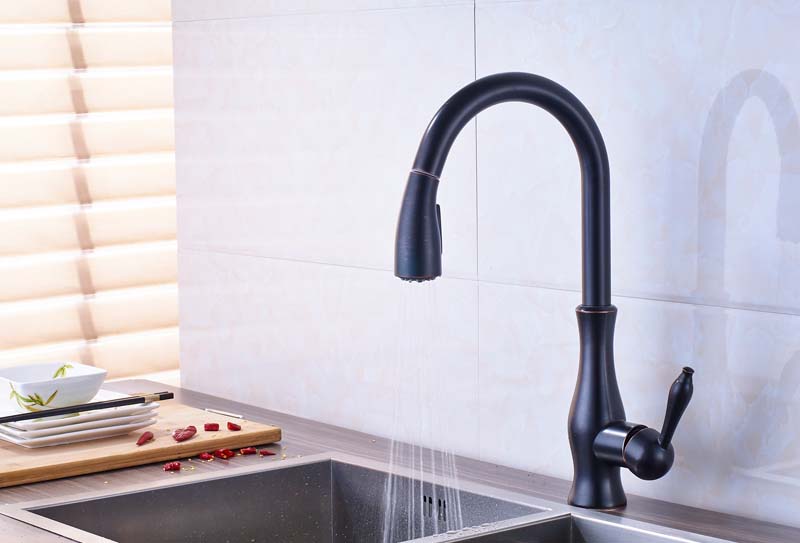 Rubinetto per lavello da cucina con rotazione a 360 gradi e estrazione ad arco alto